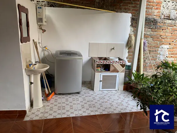 Casa Familiar con Aparta Estudio Independiente